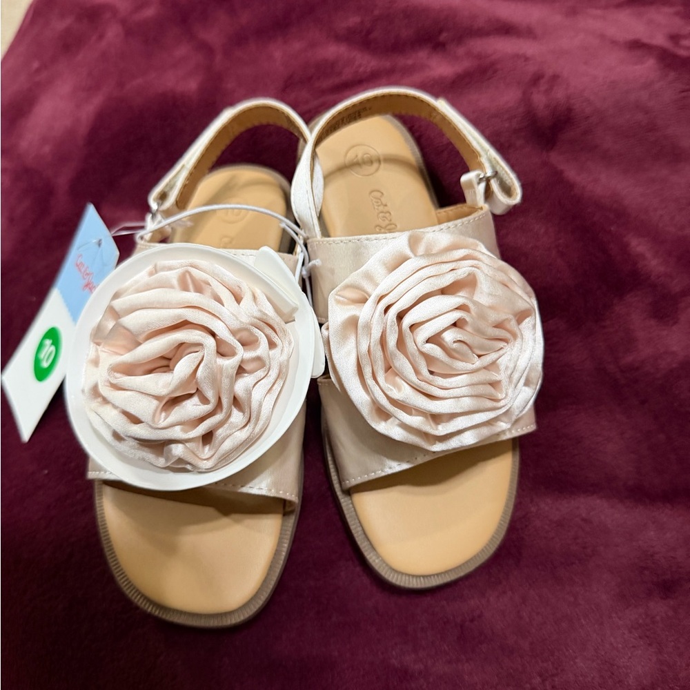 Elegant Cream Sandals with Floral Accent